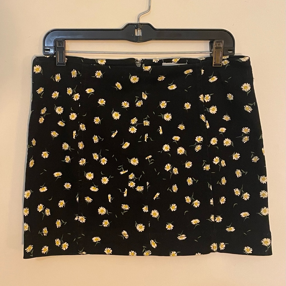 Jolt Black Bohemian Ditzy
Sunflower Daisy Floral Mini Skirt. Size Juniors 11